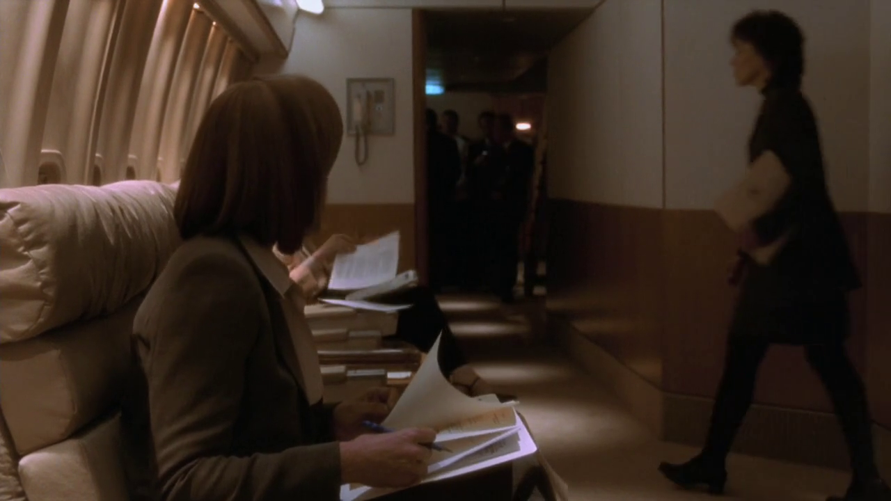 vlcsnap-2012-12-31-00h37m05s240.png