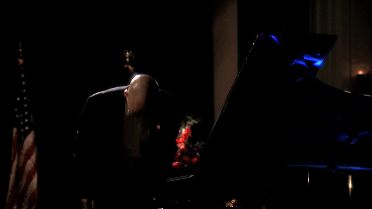 vlcsnap-2013-01-13-00h15m08s123.png